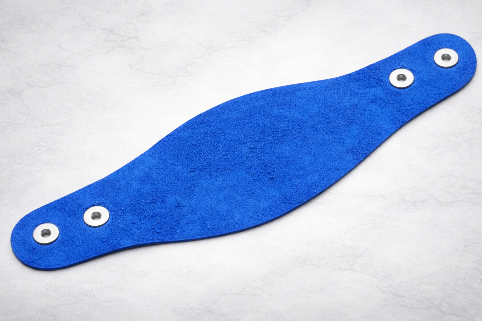 Manchette Ankh daim cuir ébène - bleu