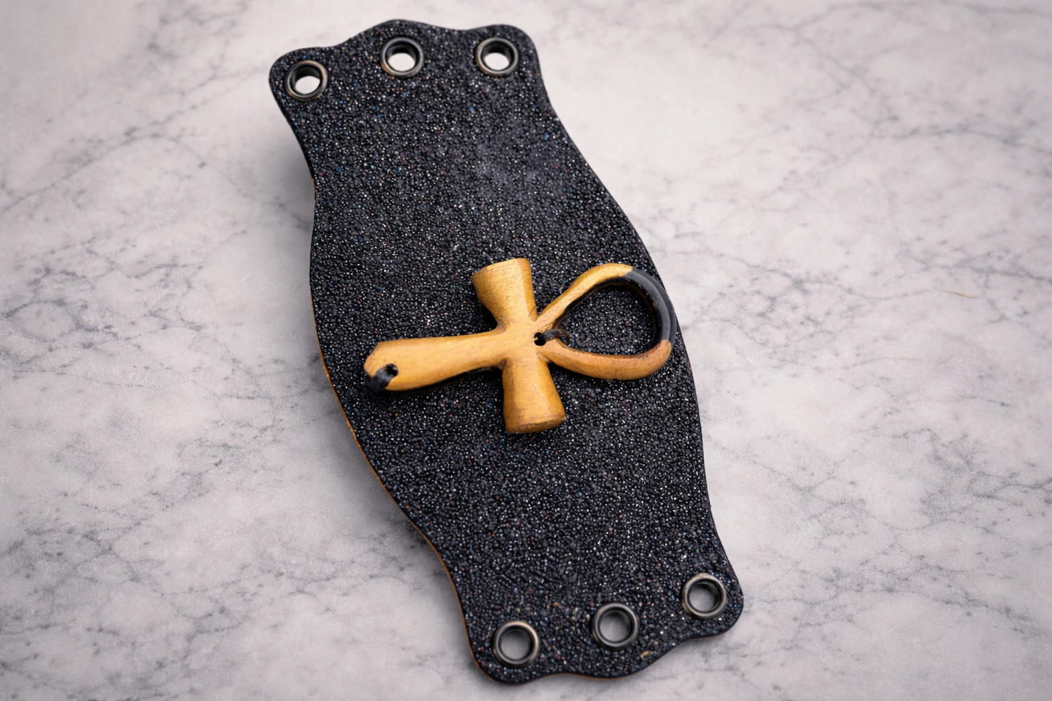 Manchette Ankh Cuir ébène - Noir